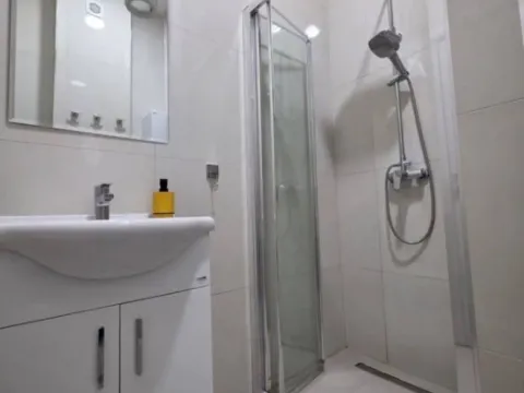 Izdavanje, jednosoban stan, 42m², Pod Kuk, Tivat - image 5