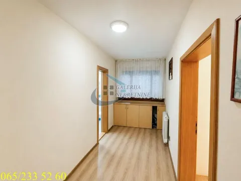 Prodaja, kuća, 212m², Centar, Inđija - image 14