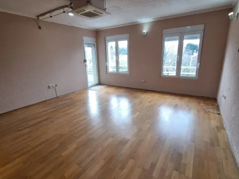 Izdavanje, dvosoban stan, 70m², Zabjelo, Podgorica - image 1