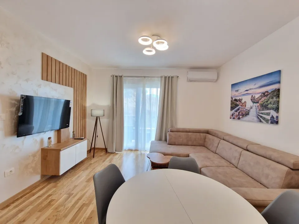 Rent, one bedroom apartment, 44m², Bečići, Budva