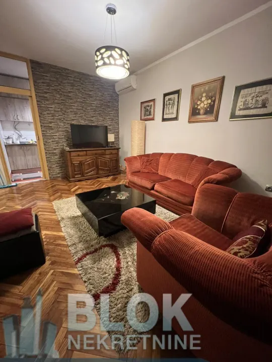Izdavanje, dvosoban stan, 60m², Blok 6, Podgorica