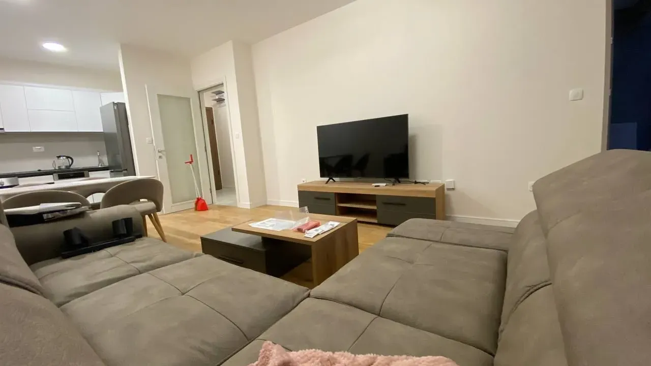 Izdavanje, jednosoban stan, 48m², Central Point, Podgorica