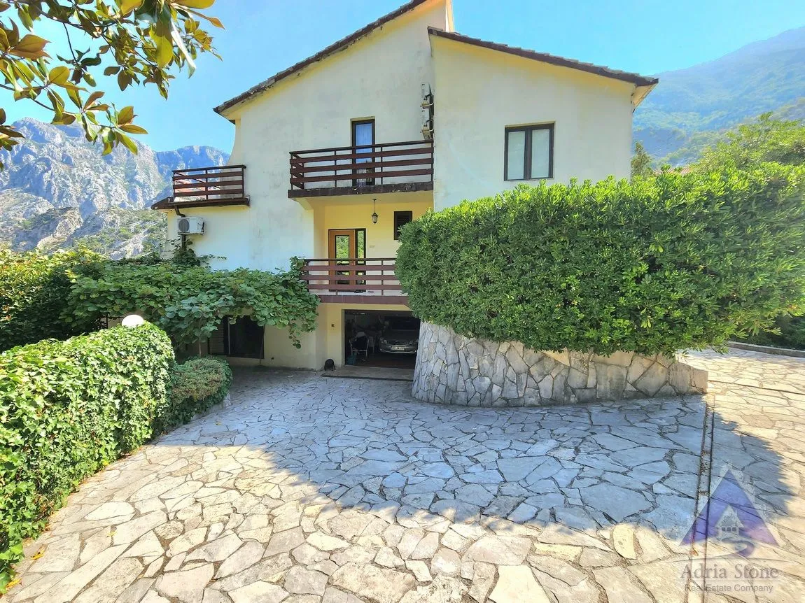 Prodaja, kuća, 1500m², Škaljari, Kotor