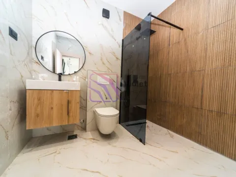 Sale, four bedroom apartment, 202m², Tološi, Podgorica - image 12