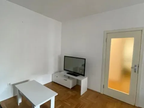 Izdavanje, dvosoban stan, 43m², Bulevar Evrope, Novi Sad Sve Podlokacije - image 3