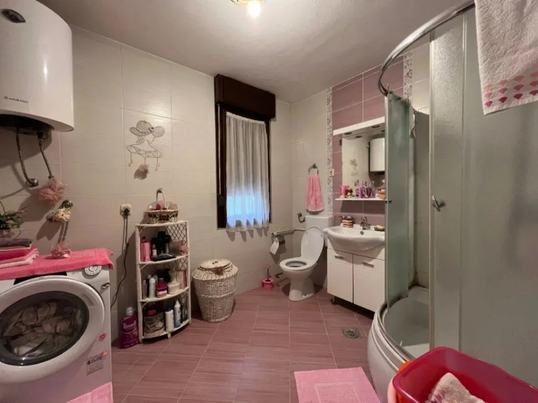 Prodaja, kuća, 296m², Podgorica, Crna Gora