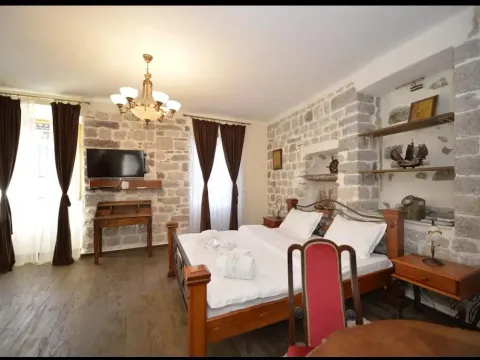 Rent, one bedroom apartment, 115m², Stari Grad Kotor, Kotor - image 6