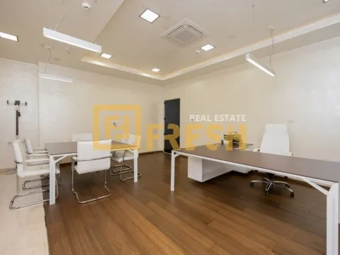 Izdavanje, poslovni prostor, 75m², Centar, Podgorica - image 13