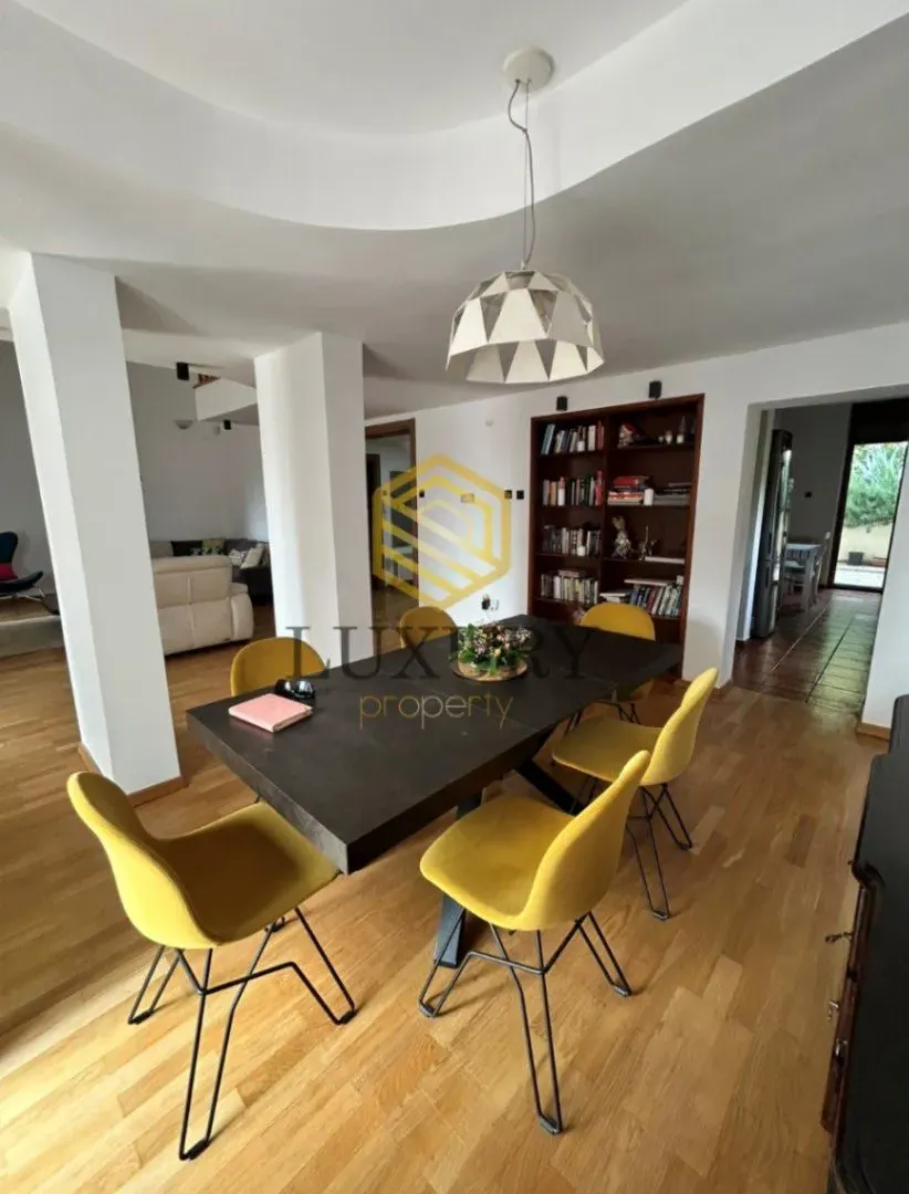 Izdavanje, kuća, 280m², Pod Goricom, Podgorica