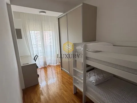 Rent, two bedroom apartment, 78m², City Kvart, Podgorica - image 3