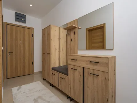 Izdavanje, dvosoban stan, 63m², Stari Aerodrom, Podgorica - image 7