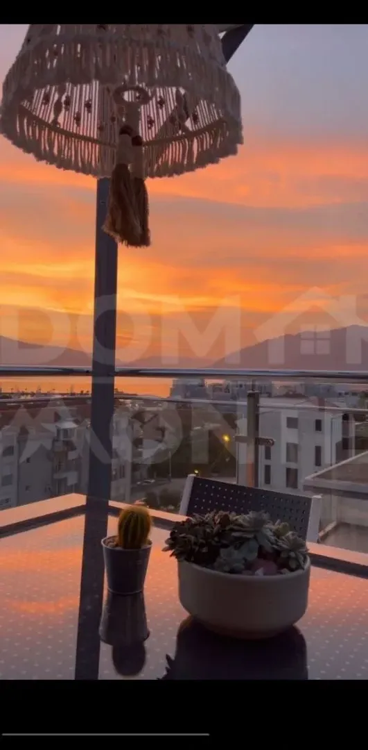 Izdavanje, dvosoban stan, 80m², Tivat, Crna Gora