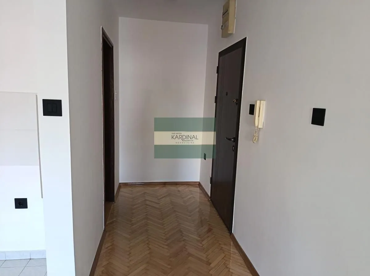 Prodaja, jednosoban stan, 31m², Adamovićevo Naselje, Novi Sad Sve Podlokacije