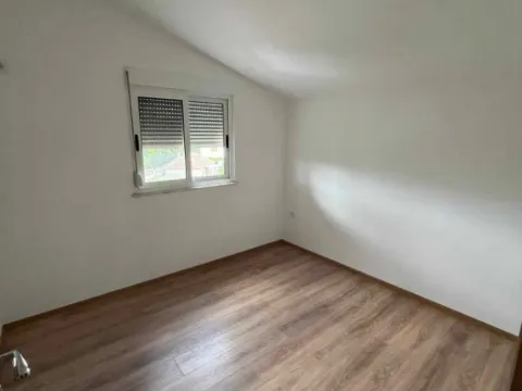 Izdavanje, dvosoban stan, 70m², Konik, Podgorica - image 10