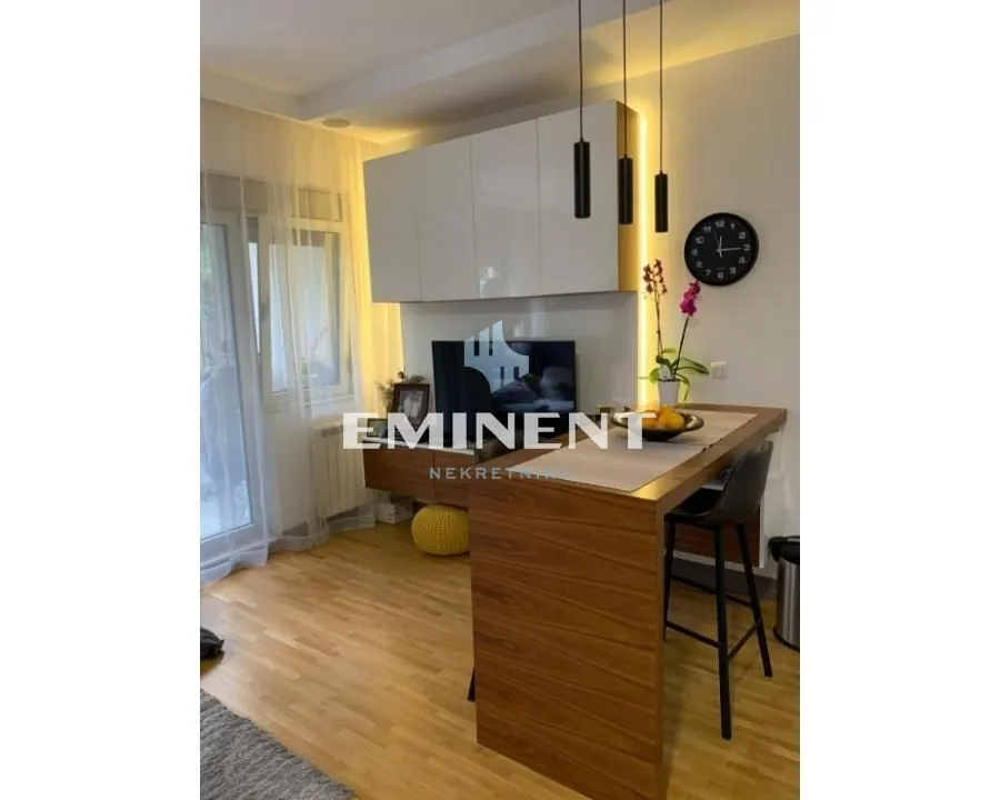 Izdavanje, dvosoban stan, 44m², Banovo Brdo, Beograd