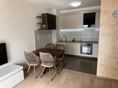 Izdavanje, dvosoban stan, 75m², City Kvart, Podgorica - image 1