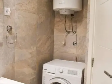 Izdavanje, dvosoban stan, 84m², Kotor, Crna Gora - image 9