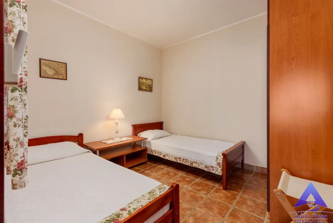 Prodaja, dvosoban stan, 84m², Kostanjica, Kotor