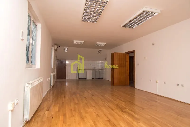Izdavanje, kuća, 400m², Momišići, Podgorica
