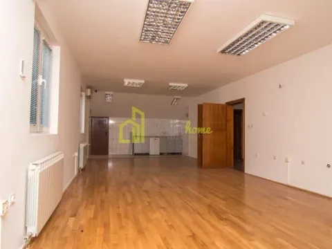 Izdavanje, kuća, 400m², Momišići, Podgorica - image 18