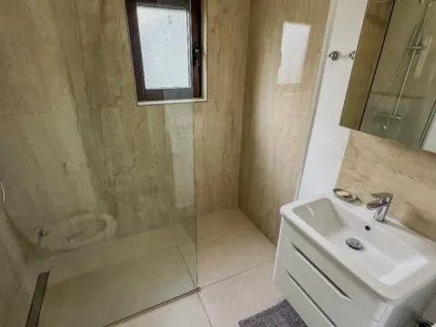 Izdavanje, trosoban stan, 105m², Gornja Gorica, Podgorica - image 8