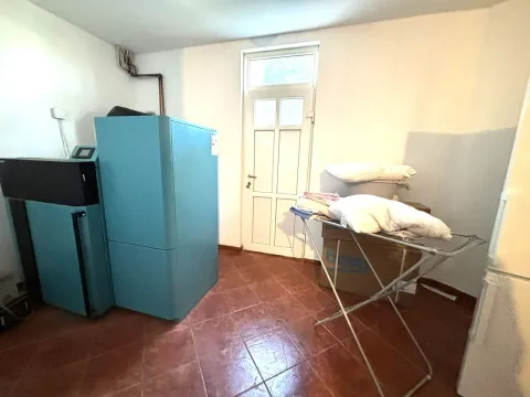 Rent, house, 300m², Zagorič, Podgorica - image 13