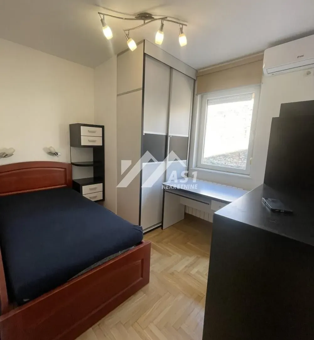 Izdavanje, četvorosoban stan, 80m², Rotkvarija, Novi Sad Sve Podlokacije