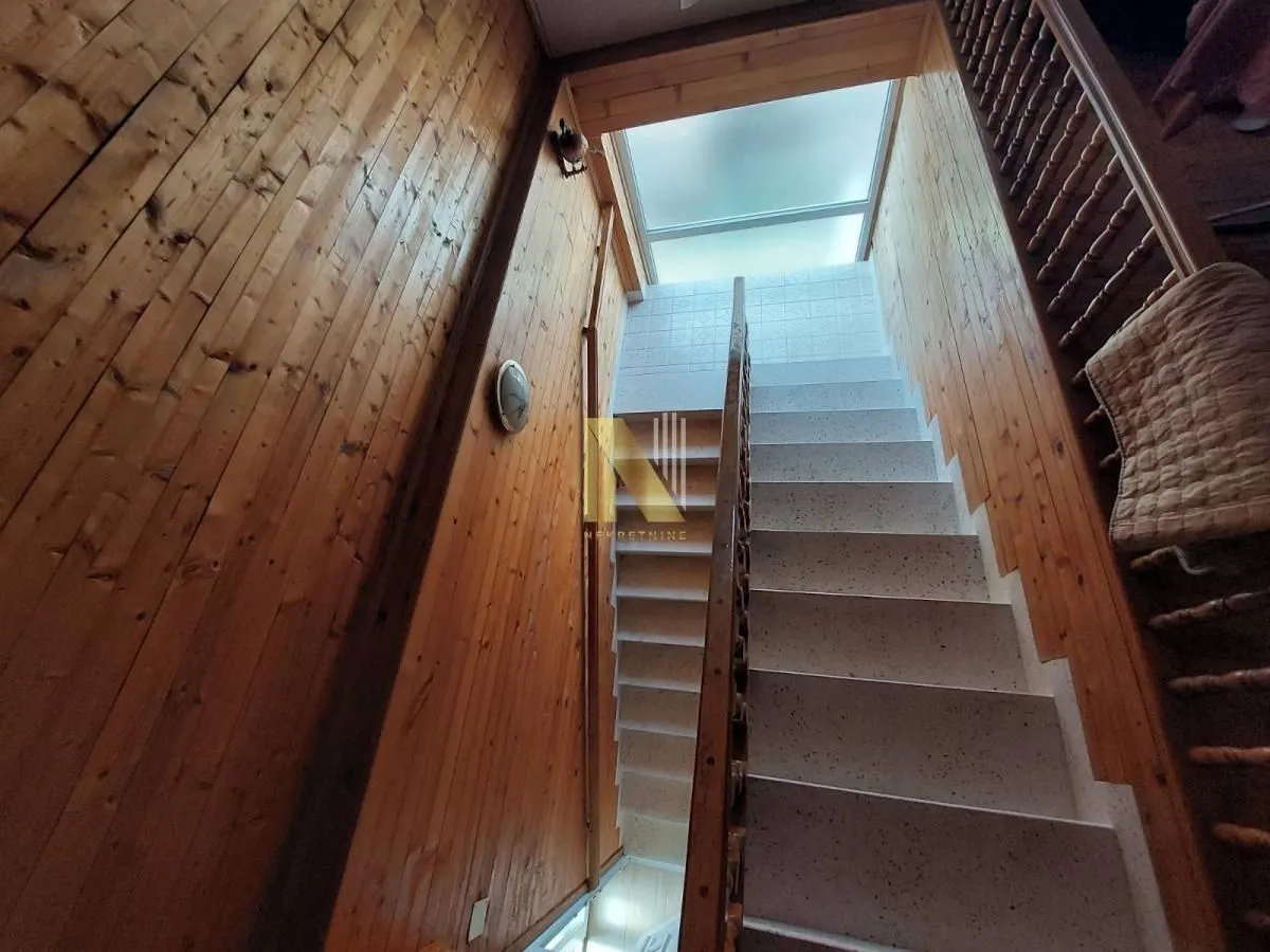 Prodaja, kuća, 250m², Kać, Novi Sad Sve Podlokacije