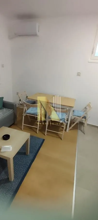 Izdavanje, jednosoban stan, 32m², Centar, Novi Sad
