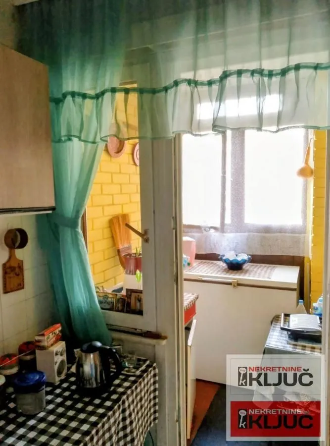 Prodaja, trosoban stan, 74m², Novo naselje, Novi Sad