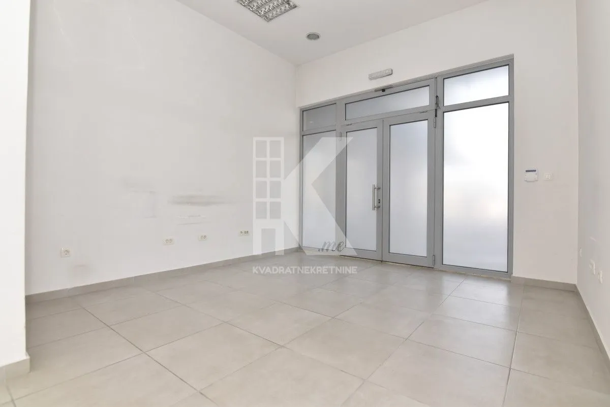 Rent, office space, 105m², Tološka šuma, Podgorica