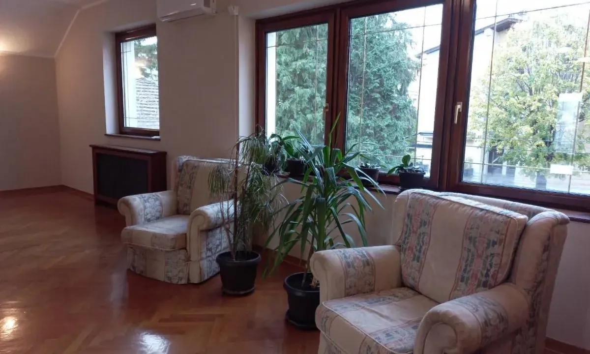 Izdavanje, poslovni prostor, 188m², Neimar, Vračar Sve Podlokacije