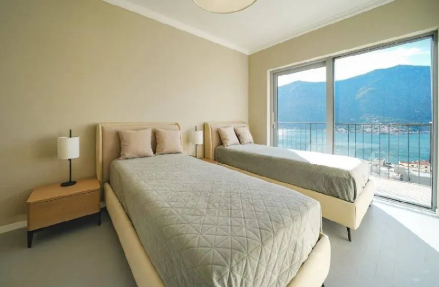Prodaja, trosoban stan, 158m², Dobrota, Kotor