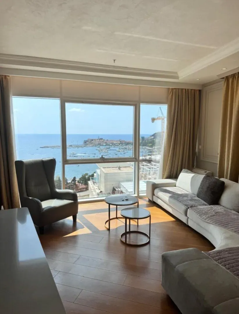 Izdavanje, stan, 135m², Tree cane, Budva