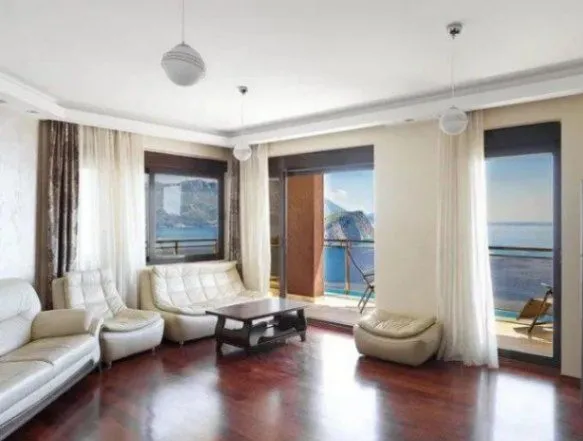 Prodaja, dvosoban stan, 117m², Vidikovac, Budva