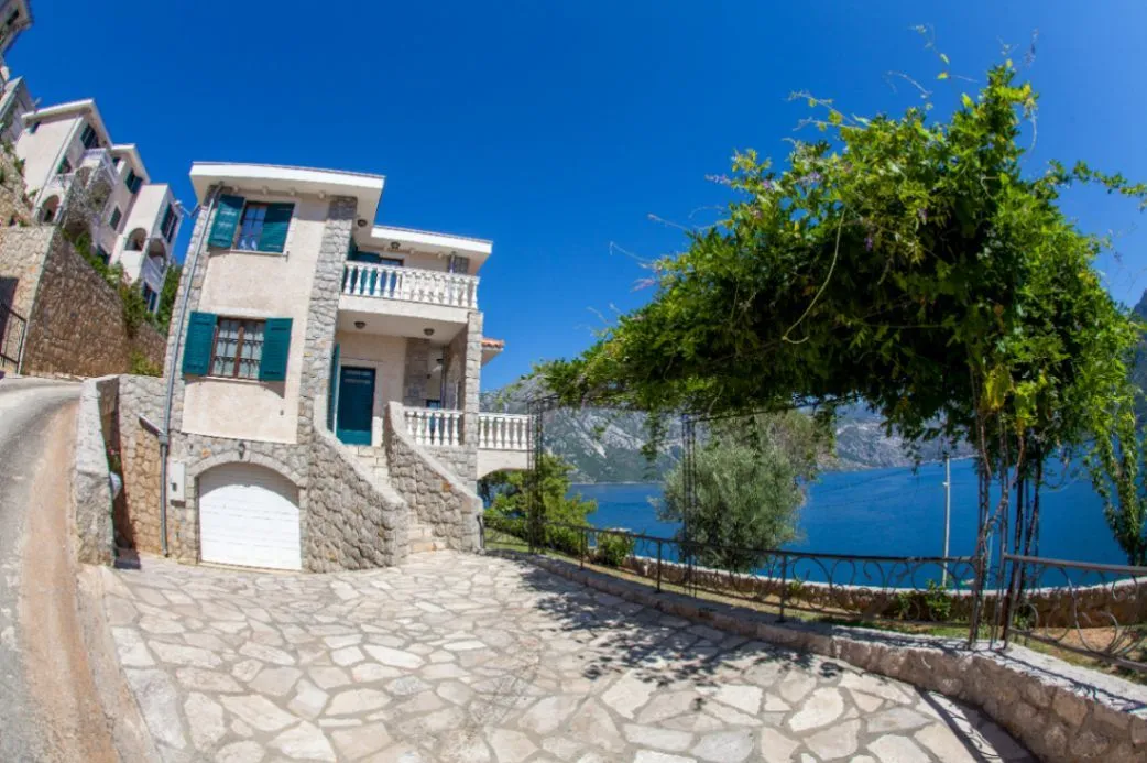 Sale, house, 236m², Kostanjica, Kotor