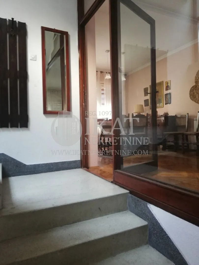 Rent, four bedroom apartment, 120m², Voždovac Sve Podlokacije, Beograd