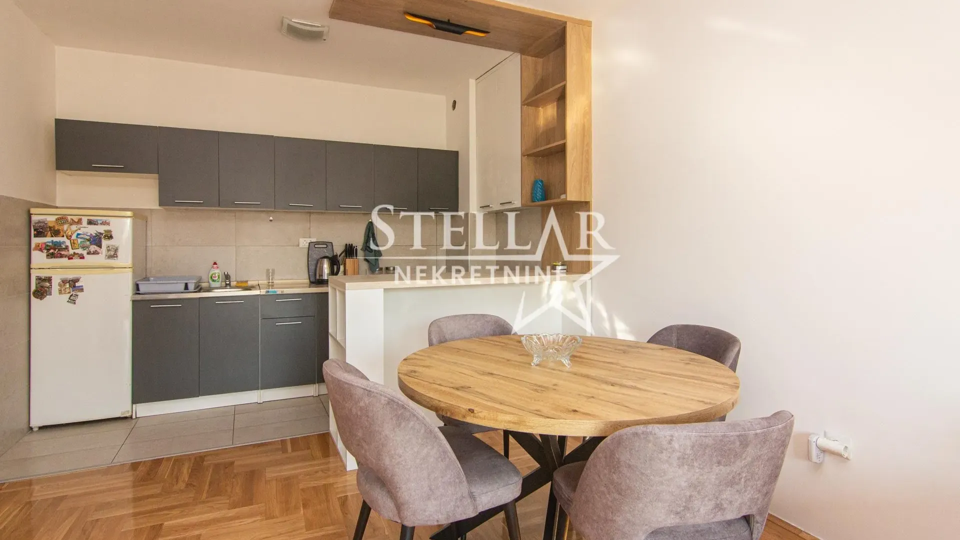 Izdavanje, jednosoban stan, 50m², Stari Aerodrom, Podgorica