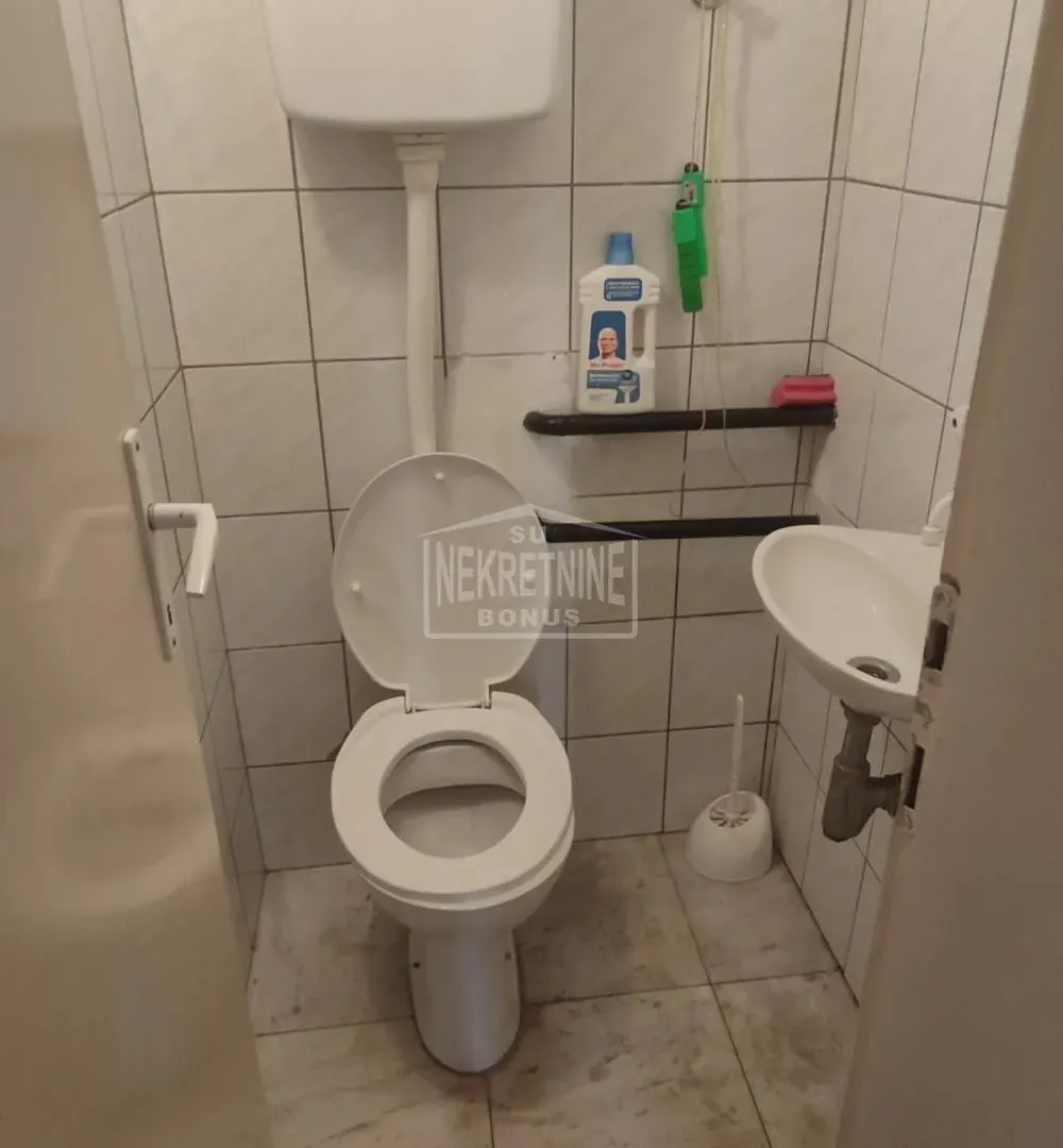 Izdavanje, poslovni prostor, 27m², Centar, Subotica