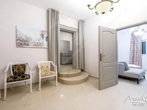 Prodaja, kuća, 198m², Tivat, Crna Gora - image 4