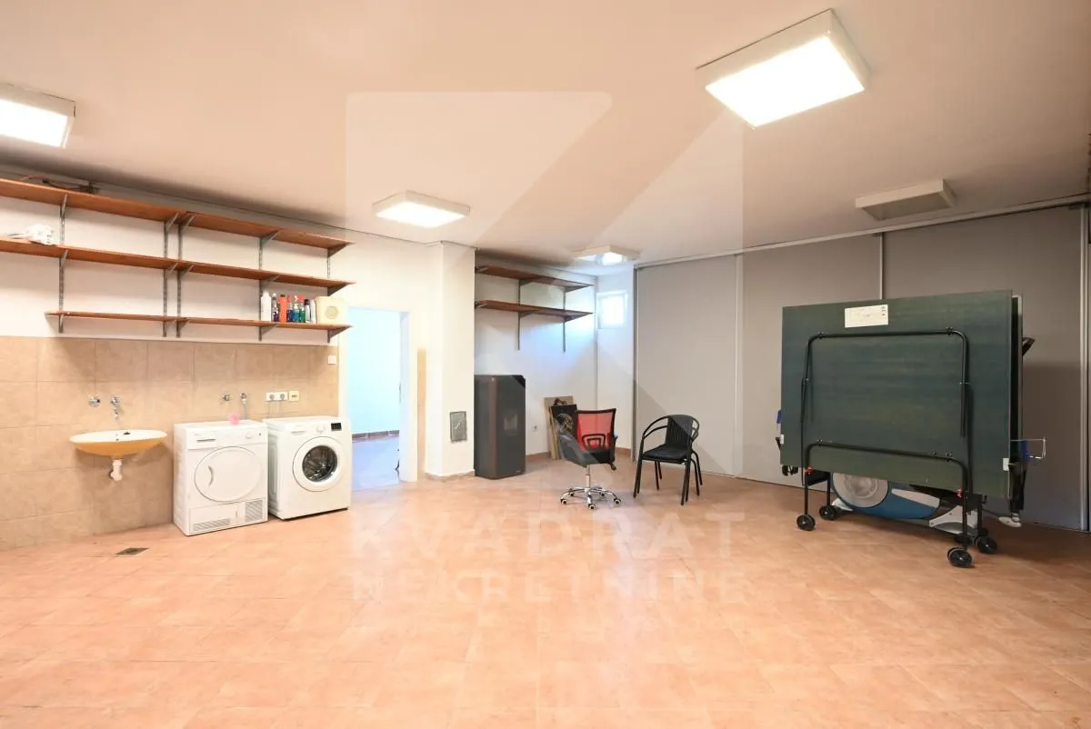 Rent, house, 250m², Tološi, Podgorica