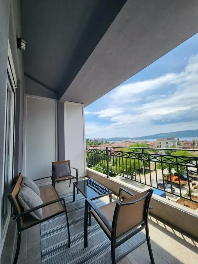 Rent, three bedroom apartment, 75m², Seljanovo, Tivat