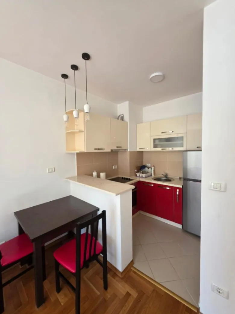 Izdavanje, jednosoban stan, 40m², Pobrežje, Podgorica