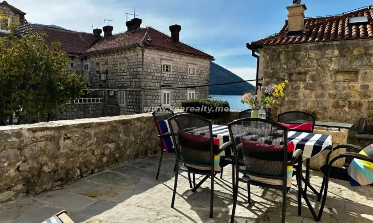 Sale, apartment, 83m², Perast, Kotor