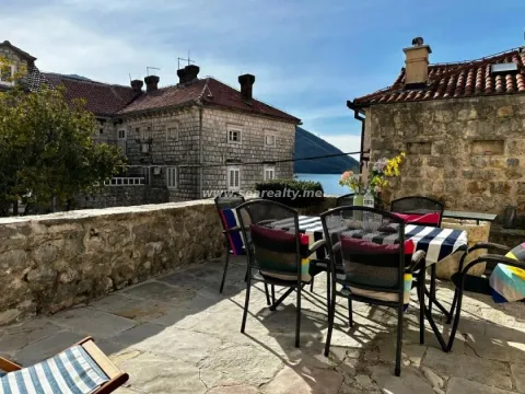 Sale, apartment, 83m², Perast, Kotor