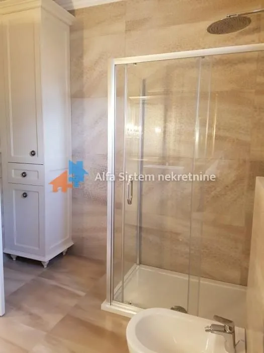 Izdavanje, stan, 215m², Savski Venac, Beograd