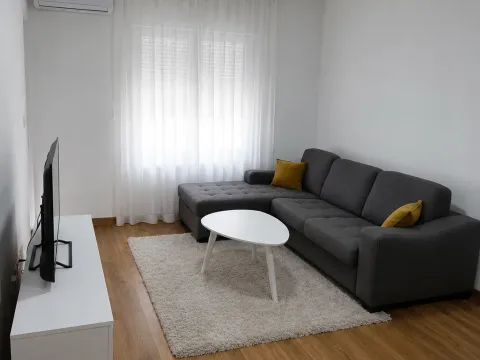 Rent, one bedroom apartment, 45m², City Kvart, Podgorica - image 2