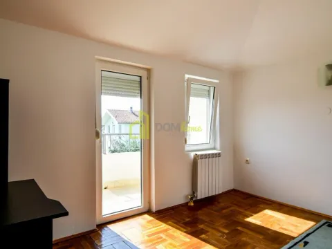 Izdavanje, kuća, 185m², Tološi, Podgorica - image 21