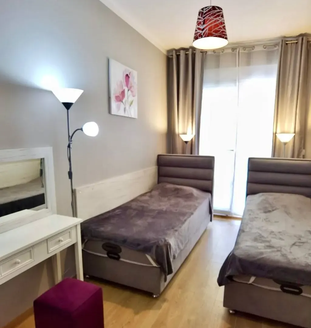 Izdavanje, jednosoban stan, 53m², Centar, Budva