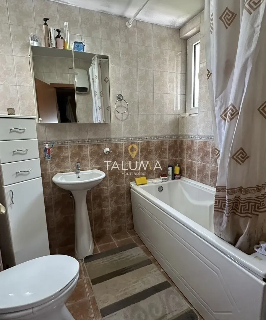 Prodaja, kuća, 300m², Centar, Podgorica